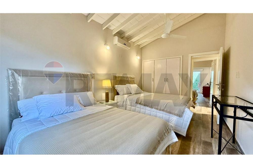 Residencia Exclusiva en Puerta del Lago, San Bernardino: Casa Amoblada con Piscina, Lista para Disfrutar este Verano. Ubicación Privilegiada y Estilo Inigualable. 260,000 $. — foto 3