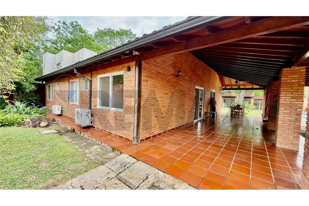 Residencia Exclusiva en Puerta del Lago, San Bernardino: Casa Amoblada con Piscina, Lista para Disfrutar este Verano. Ubicación Privilegiada y Estilo Inigualable. 260,000 $. — foto 2