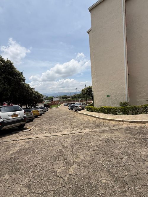 Apartamento de 3 alcobas en venta en Conjunto Residencial Porton De Tejar, Bucaramanga, 65 m² · foto 2 de 5