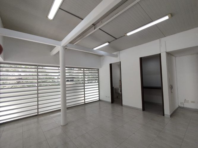 Oficina en arriendo en Granada, Cali, 30 m² · foto 4 de 12