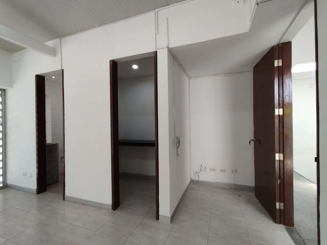 Oficina en arriendo en Granada, Cali, 30 m² · foto 7 de 12