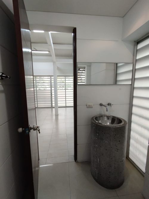 Oficina en arriendo en Granada, Cali, 30 m² · foto 11 de 12