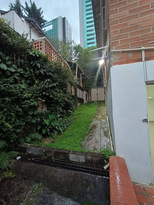 Casa de 12 alcobas en venta en La Aguacatala, Medellín, 400 m² · foto 14 de 24