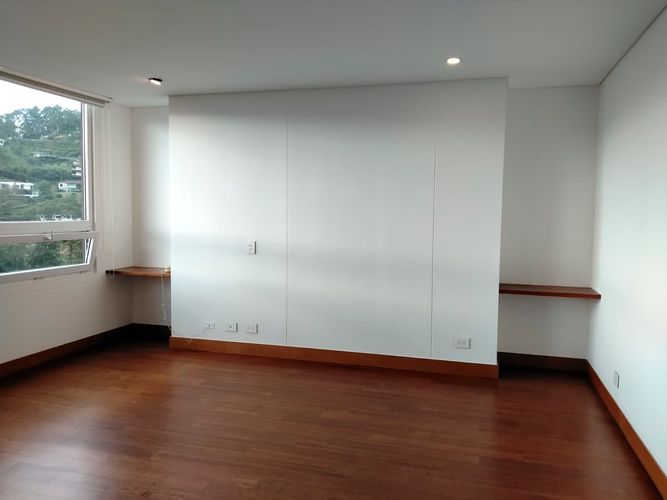 Apartamento de 3 alcobas en arriendo en El Poblado, Medellín, 259 m² · foto 11 de 19