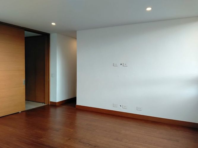 Apartamento de 3 alcobas en arriendo en El Poblado, Medellín, 259 m² · foto 12 de 19