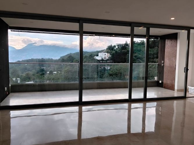 Apartamento de 3 alcobas en arriendo en El Poblado, Medellín, 259 m² · foto 2 de 19