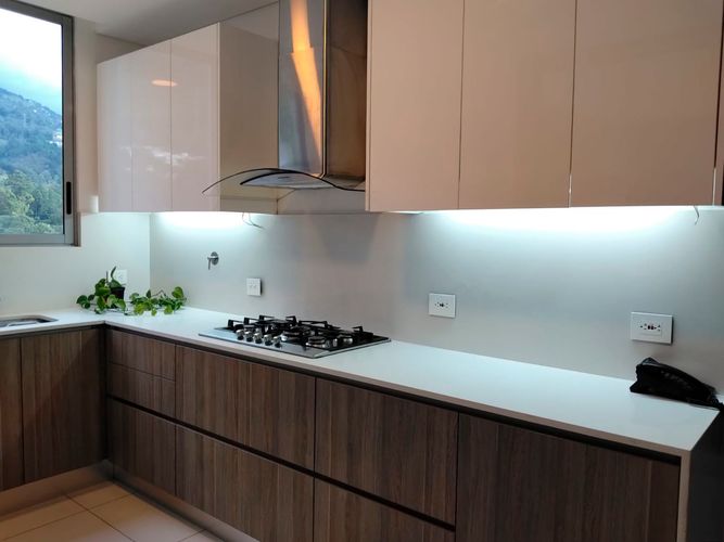 Apartamento de 3 alcobas en arriendo en El Poblado, Medellín, 259 m² · foto 7 de 19