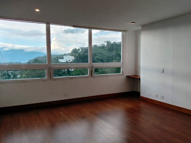 Apartamento de 3 alcobas en arriendo en El Poblado, Medellín, 259 m² · foto 13 de 19