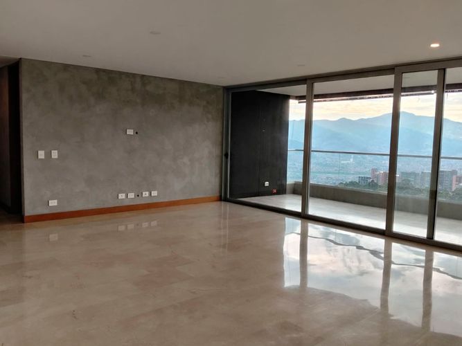 Apartamento de 3 alcobas en arriendo en El Poblado, Medellín, 259 m² · foto 4 de 19