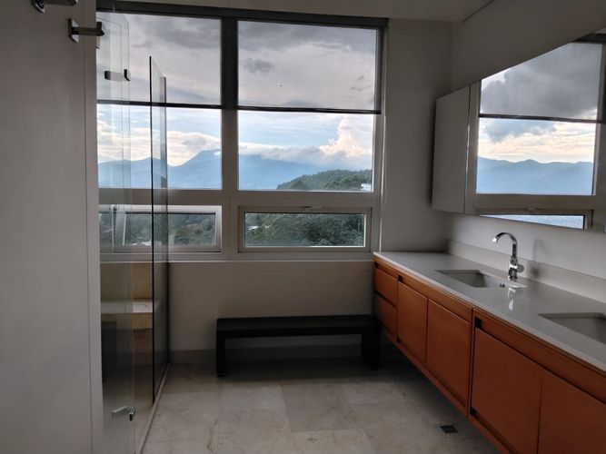 Apartamento de 3 alcobas en arriendo en El Poblado, Medellín, 259 m² · foto 9 de 19