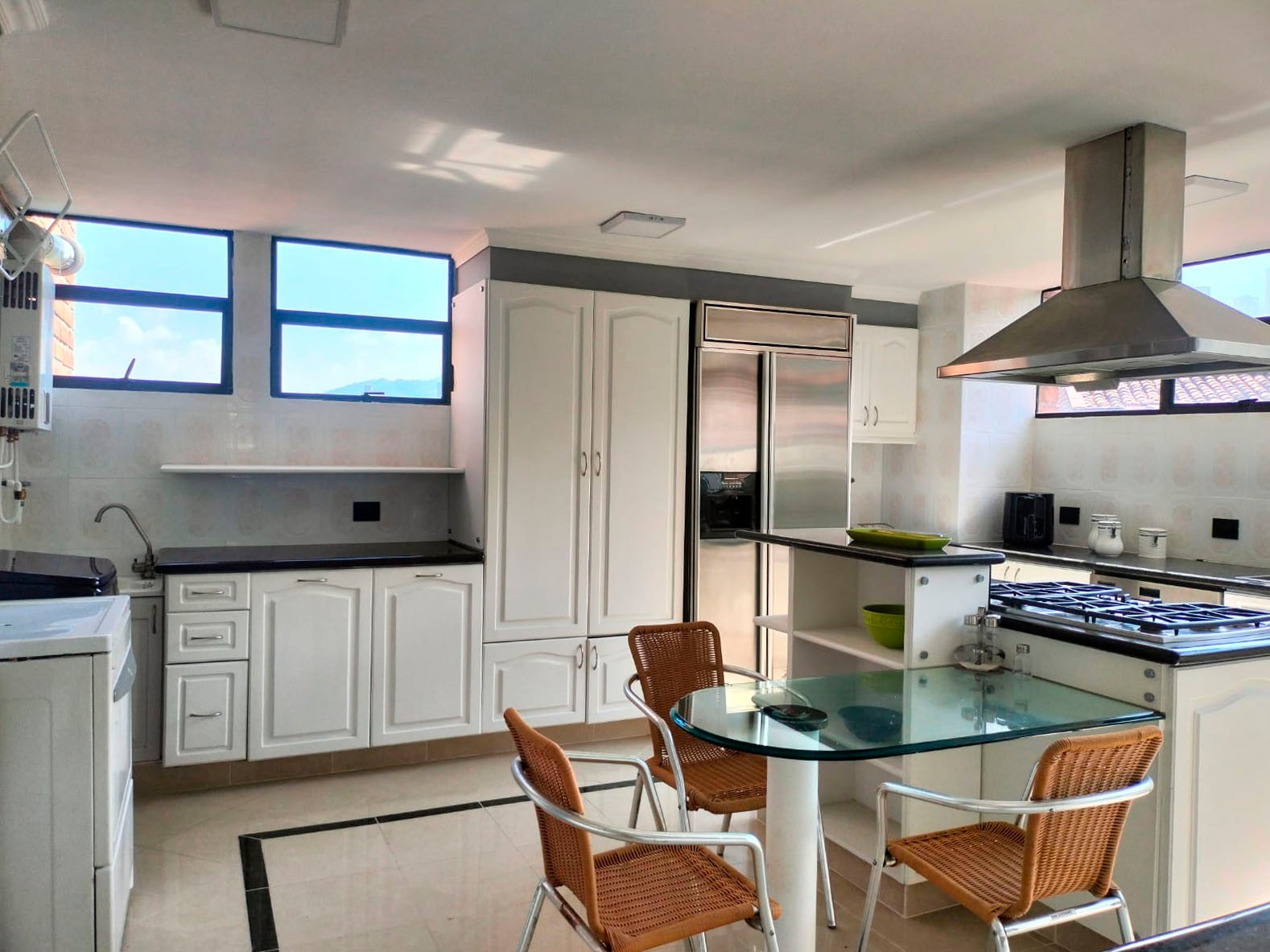Apartamento en arriendo en El Poblado, Medellín · foto 7 de 19
