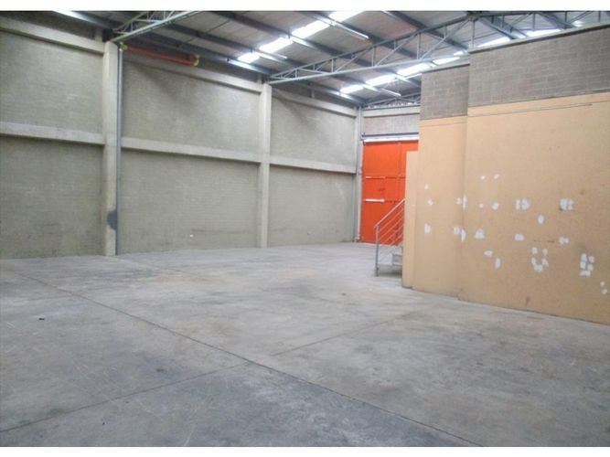 Bodega en arriendo en El Guayabo, Itagüí, 430 m² · foto 3 de 8