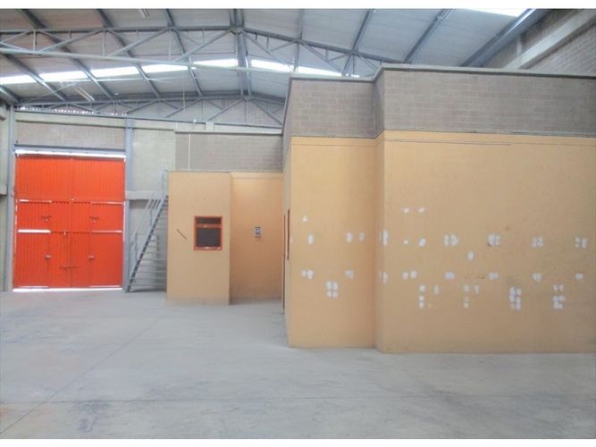 Bodega en arriendo en El Guayabo, Itagüí, 430 m² · foto 4 de 8