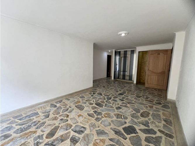Apartamento de 4 alcobas en arriendo en Laureles, Medellín, 98 m² · foto 2 de 13