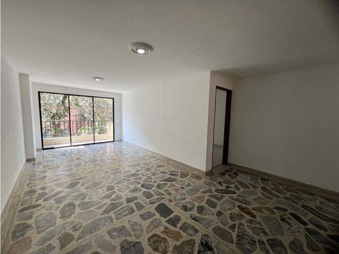 Apartamento de 4 alcobas en arriendo en Laureles, Medellín, 98 m² · foto 3 de 13