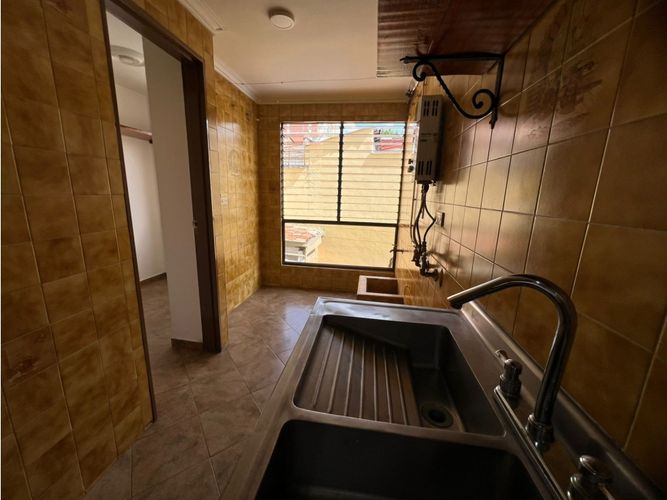 Apartamento de 4 alcobas en arriendo en Laureles, Medellín, 98 m² · foto 7 de 13