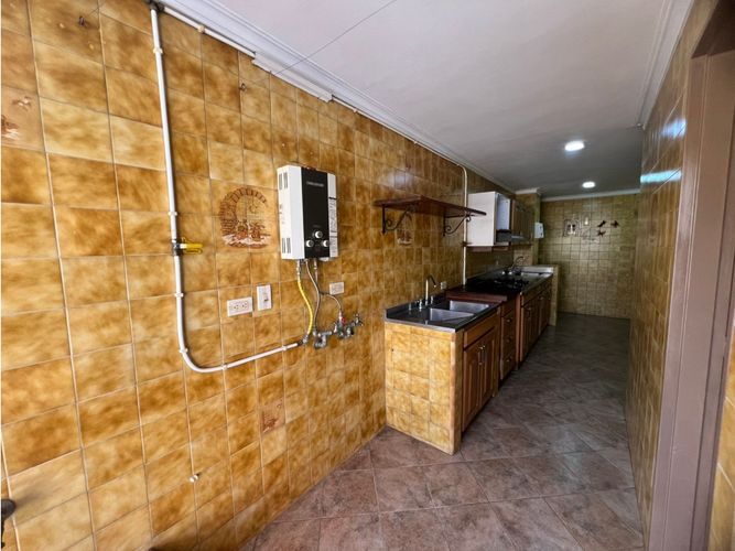 Apartamento de 4 alcobas en arriendo en Laureles, Medellín, 98 m² · foto 8 de 13