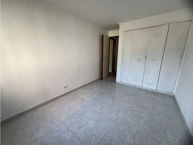 Apartamento de 4 alcobas en arriendo en Laureles, Medellín, 98 m² · foto 11 de 13