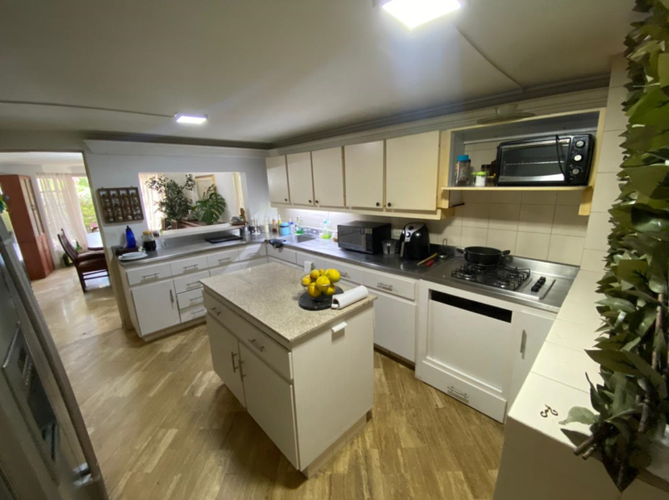 Casa de 4 alcobas en venta en El Tesoro, Medellín, 400 m² · foto 3 de 14