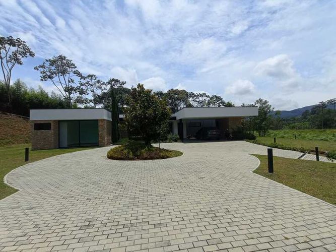 Casa de 4 alcobas en venta en Guamito, La Ceja, 450 m² · foto 2 de 24