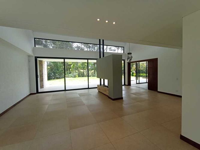 Casa de 4 alcobas en venta en Guamito, La Ceja, 450 m² · foto 5 de 24