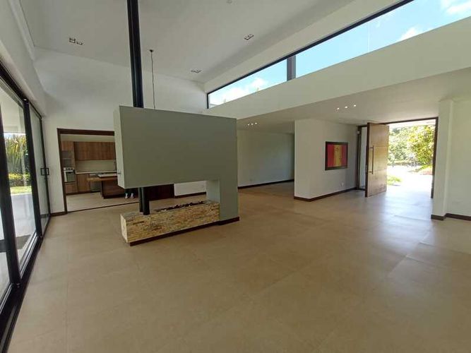Casa de 4 alcobas en venta en Guamito, La Ceja, 450 m² · foto 6 de 24