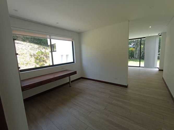 Casa de 4 alcobas en venta en Guamito, La Ceja, 450 m² · foto 8 de 24