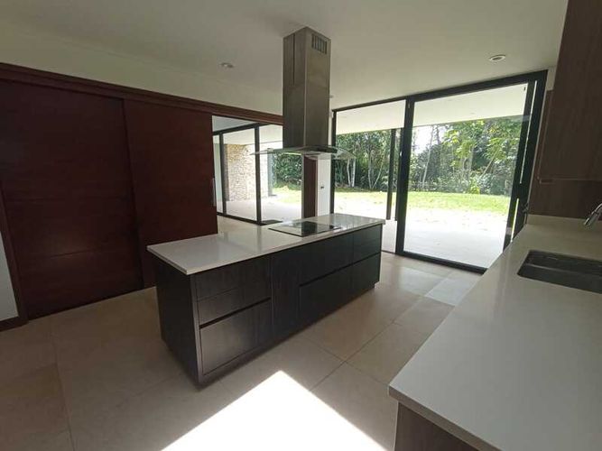Casa de 4 alcobas en venta en Guamito, La Ceja, 450 m² · foto 11 de 24