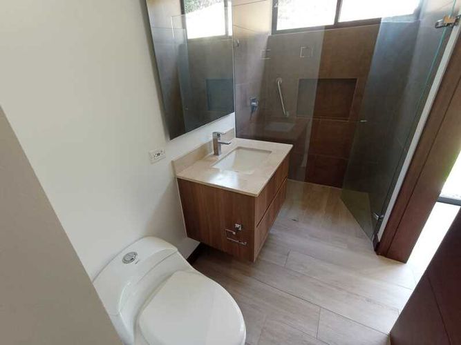 Casa de 4 alcobas en venta en Guamito, La Ceja, 450 m² · foto 18 de 24