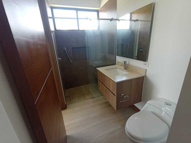 Casa de 4 alcobas en venta en Guamito, La Ceja, 450 m² · foto 23 de 24