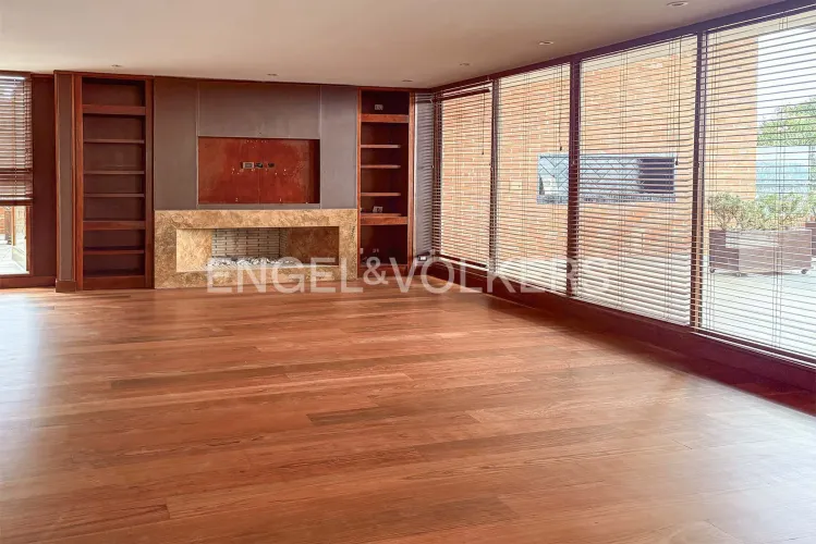 Apartamento de 4 alcobas en venta en Los Rosales, Bogotá, 437 m² · foto 12 de 16
