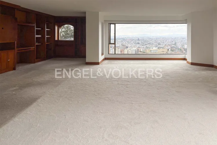 Apartamento de 4 alcobas en venta en Los Rosales, Bogotá, 437 m² · foto 3 de 16