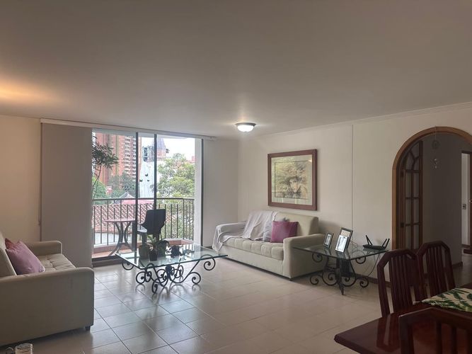 Apartamento de 3 alcobas en arriendo en El Poblado, Medellín, 135 m² · foto 3 de 16
