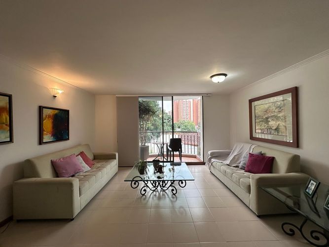 Apartamento de 3 alcobas en arriendo en El Poblado, Medellín, 135 m² · foto 2 de 16