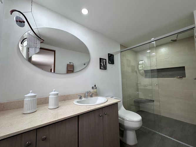 Apartamento de 3 alcobas en arriendo en El Poblado, Medellín, 135 m² · foto 15 de 16