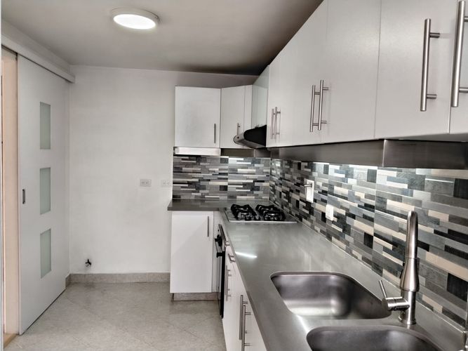 Apartamento de 2 alcobas en arriendo en El Poblado, Medellín, 94 m² · foto 4 de 19