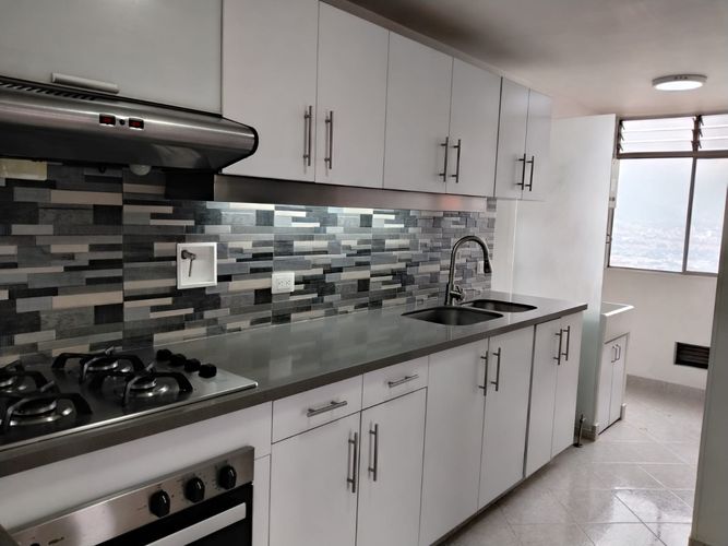 Apartamento de 2 alcobas en arriendo en El Poblado, Medellín, 94 m² · foto 3 de 19