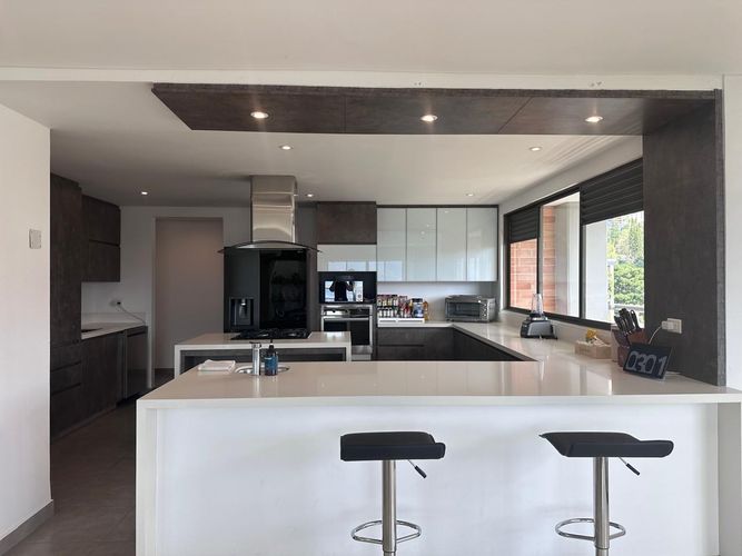 Apartamento de 3 alcobas en arriendo en El Poblado, Medellín, 450 m² · foto 7 de 20
