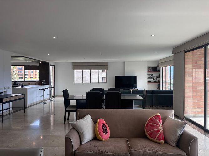 Apartamento de 3 alcobas en arriendo en El Poblado, Medellín, 450 m² · foto 3 de 20