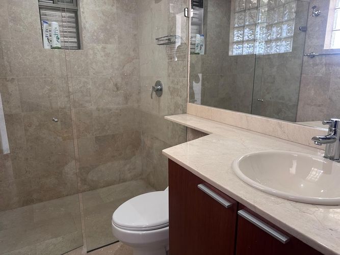 Apartamento de 3 alcobas en arriendo en El Poblado, Medellín, 450 m² · foto 19 de 20