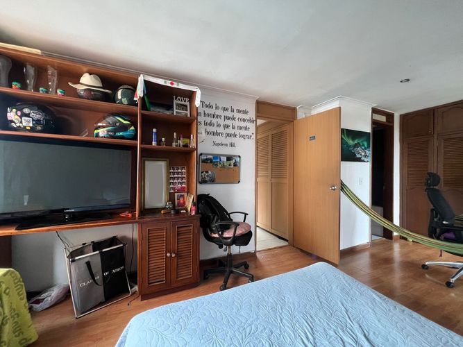 Apartamento de 2 alcobas en arriendo en El Poblado, Medellín, 79 m² · foto 13 de 14