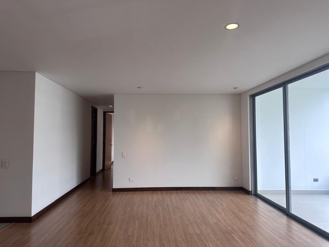 Apartamento de 2 alcobas en arriendo en El Poblado, Medellín, 114 m² · foto 2 de 17