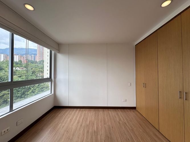 Apartamento de 2 alcobas en arriendo en El Poblado, Medellín, 114 m² · foto 13 de 17
