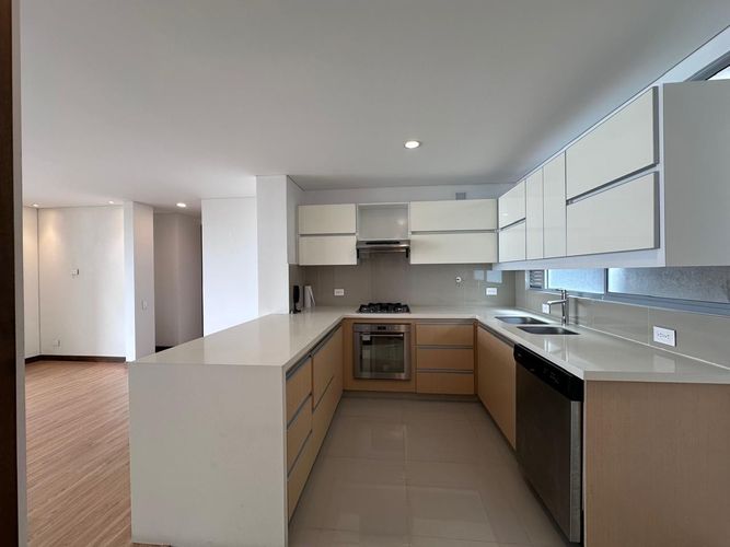 Apartamento de 2 alcobas en arriendo en El Poblado, Medellín, 114 m² · foto 9 de 17