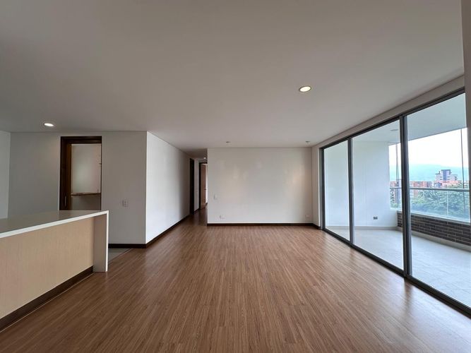 Apartamento de 2 alcobas en arriendo en El Poblado, Medellín, 114 m² · foto 4 de 17