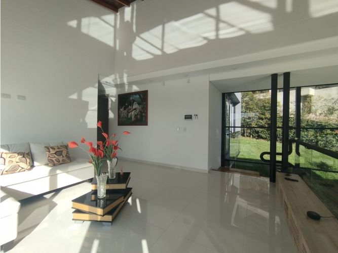 Casa de 4 alcobas en venta en Escobero, Envigado, 345 m² · foto 2 de 24