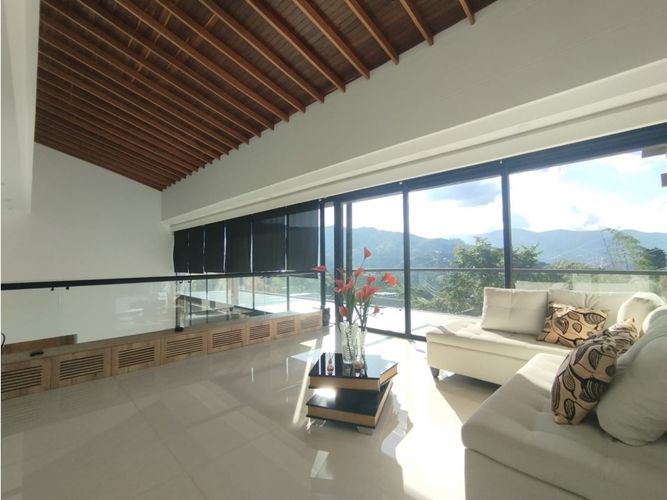 Casa de 4 alcobas en venta en Escobero, Envigado, 345 m² · foto 3 de 24