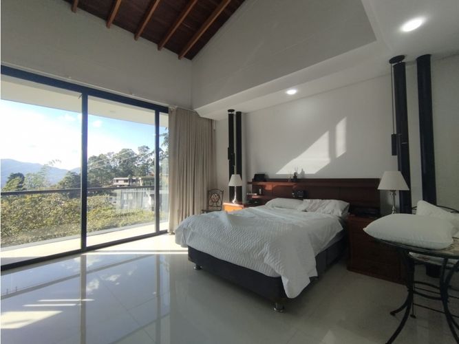 Casa de 4 alcobas en venta en Escobero, Envigado, 345 m² · foto 9 de 24