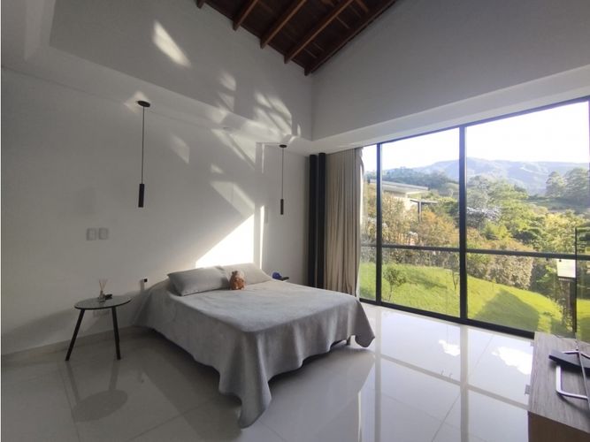 Casa de 4 alcobas en venta en Escobero, Envigado, 345 m² · foto 12 de 24