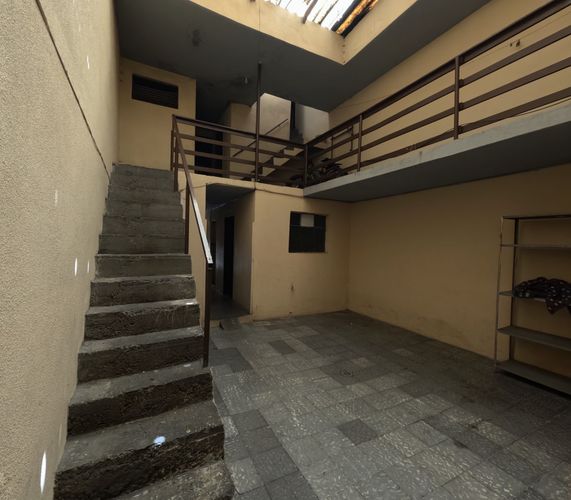 Casa de 9 alcobas en venta en Las Ferias, Bogotá, 276 m² · foto 2 de 24